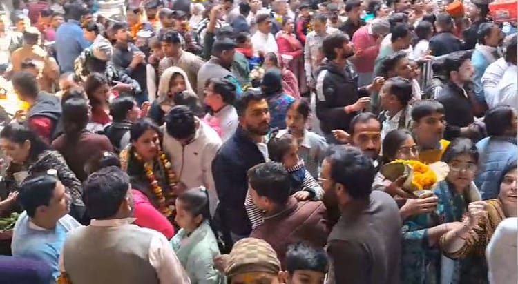 वृंदावन में 6 दिसंबर को हाई अलर्ट: बांके बिहारी मंदिर में सुरक्षा व्यवस्था सख्त, चप्पे चप्पे पर पुलिस तैनात