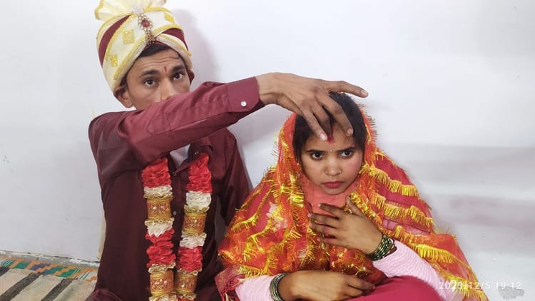 UP News: तीन तलाक पीड़ित नूरजहां ने बदला धर्म, पूनम बनकर प्रेमी से की शादी, कहा- भगवान राम में आस्था