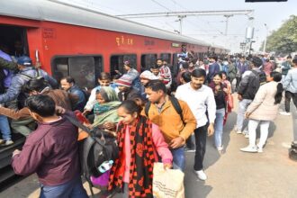 UP News: इंडिगो की उड़ान पर संकट, बरेली होकर चलने वाली बंगलूरू की ट्रेन भी निरस्त, मुंबई की गाड़ियां फुल