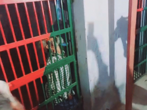 मोतिहारी में पुलिस पर पथराव:हाजत में दुष्कर्म के आरोपी ने किया सुसाइड, परिजन ने पुलिस पर छिपाने का लगाया आरोप