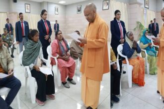 UP News: सीएम योगी ने जनता दर्शन में सुनीं लोगों की समस्याएं, हर समस्या के निस्तारण के दिए निर्देश