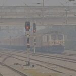 सर्दी में कोहरे की मार: धीमी पड़ रही ट्रेनों की रफ्तार, आधा दर्जन ट्रेनें 46 घंटे तक लेट