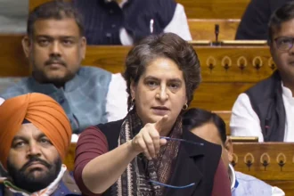 भरी संसद में रो दी प्रियंका गाँधी? मोदी-शाह पर टूट पड़ा पूरा विपक्ष