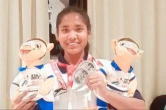 झुग्गी में रहने वाली बेटी ने सिल्वर मेडल जीतकर रचा इतिहास,खेलो इंडिया में लहराया परचम,गरीबी को हराकर पाई सफलता