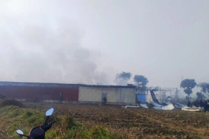 बिजनौर में पटाखा फैक्ट्री में धमाके के बाद उड़ी टीन, भीषण आग लगने से मच गया हड़कंप