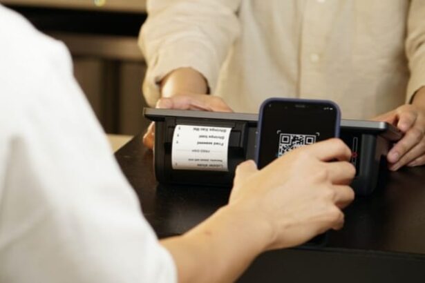 Agra Crime: नाम बदलकर रेस्तरां चलाने का आरोप, पर्यटक ने किया हंगामा; जानें क्या है पूरा मामला