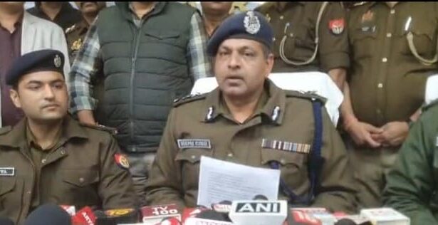 Agra: घने बाजारों में दुकानों के बाहर खड़े वाहनों के नहीं होंगे चालान, पुलिस आयुक्त ने व्यापारियों को दी राहत